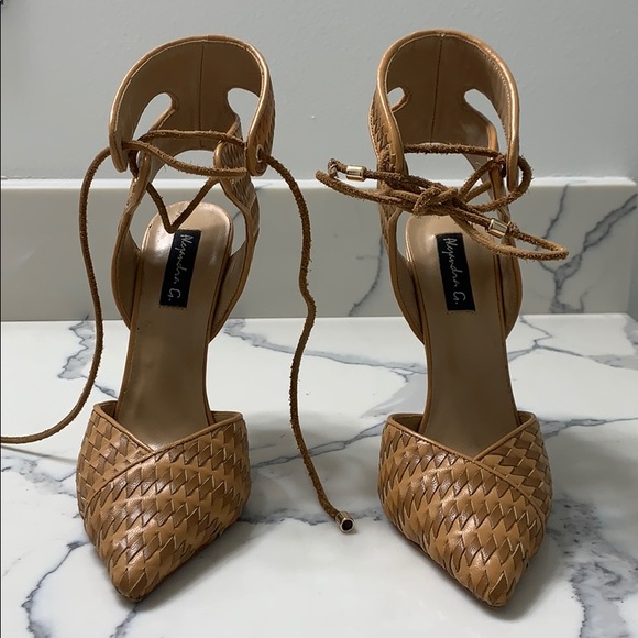 Alejandra G Pumps - Picture 1 of 4